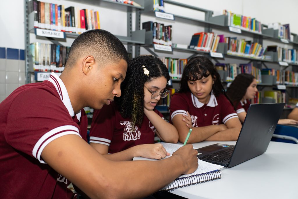 sem-titulo-10-1024x683-1 Plataforma com IA criada por professor da Rede Estadual de Ensino ajuda estudantes a melhorarem desempenho na redação para o Enem