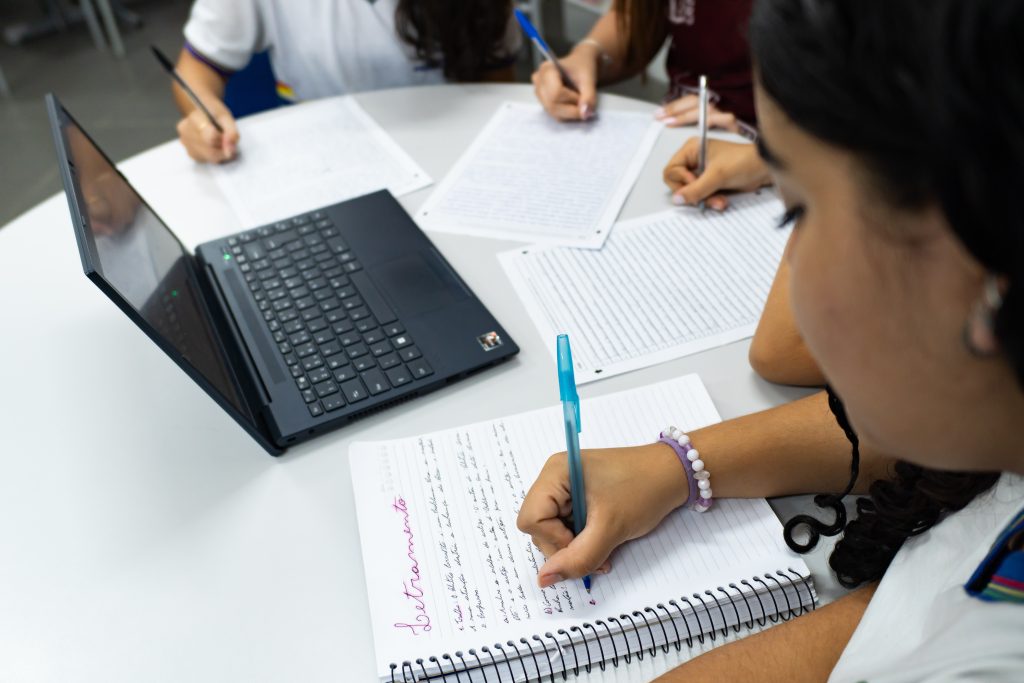 sem-titulo-16-1024x683-1 Plataforma com IA criada por professor da Rede Estadual de Ensino ajuda estudantes a melhorarem desempenho na redação para o Enem