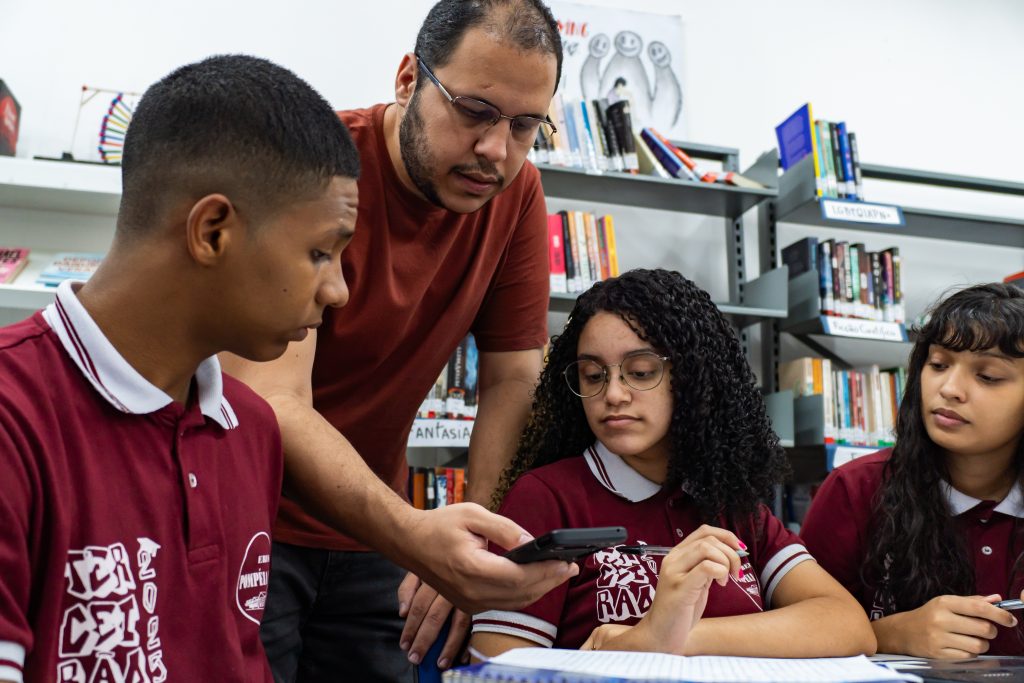 sem-titulo-17-1024x683-1 Plataforma com IA criada por professor da Rede Estadual de Ensino ajuda estudantes a melhorarem desempenho na redação para o Enem