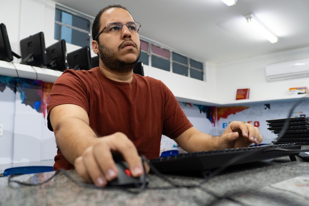 sem-titulo-2-1024x683-1 Plataforma com IA criada por professor da Rede Estadual de Ensino ajuda estudantes a melhorarem desempenho na redação para o Enem