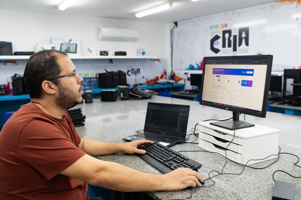 sem-titulo-4-1-1024x683-1 Plataforma com IA criada por professor da Rede Estadual de Ensino ajuda estudantes a melhorarem desempenho na redação para o Enem
